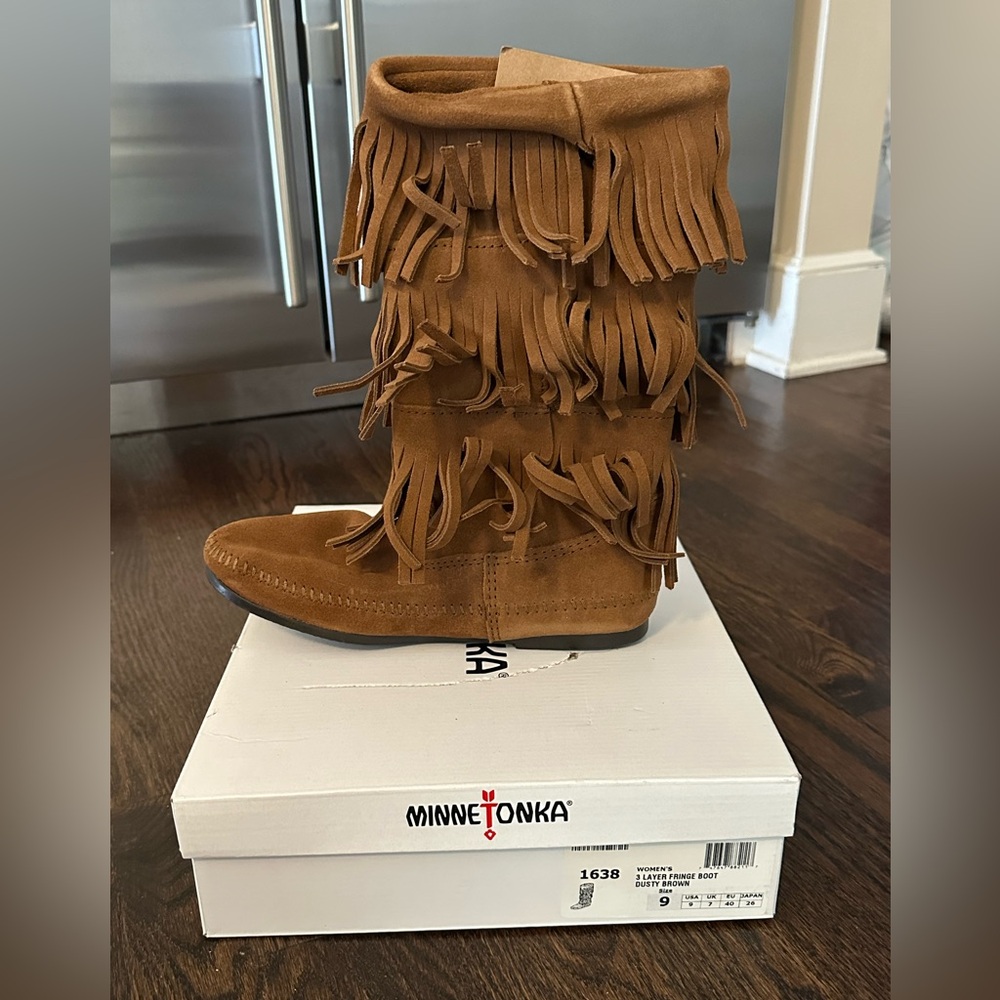 Minnetonka 3 Layer Suede Fringe Boots Dusty Brown size 9 - Brand new in box
